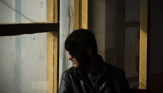 Afghan boy in the shadow_unknown_War Child Afghanistan_171212