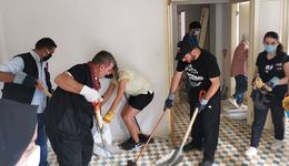 Cleaning out houses in after Beirut explosion_War Child in Lebanon_200811