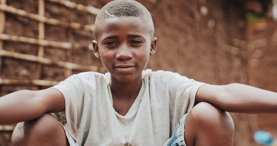 Nelson uit DR Congo woont nu met zijn familie in Oeganda_War Child Oeganda_190917.jpg