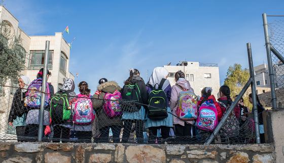 RS19773_191211_WCH_OPT_Hebron_Portait_bags_TH_001