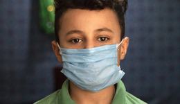 War Child Holland - Covid 19 - Corona response - boy with mask - zoomed in