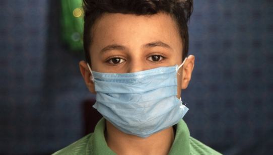 War Child Holland - Covid 19 - Corona response - boy with mask - zoomed in