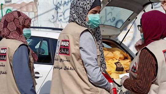 Zoomed-in-Distribution of Kits_Gaza_Moving kits to homes of targeted families_War Child_200420